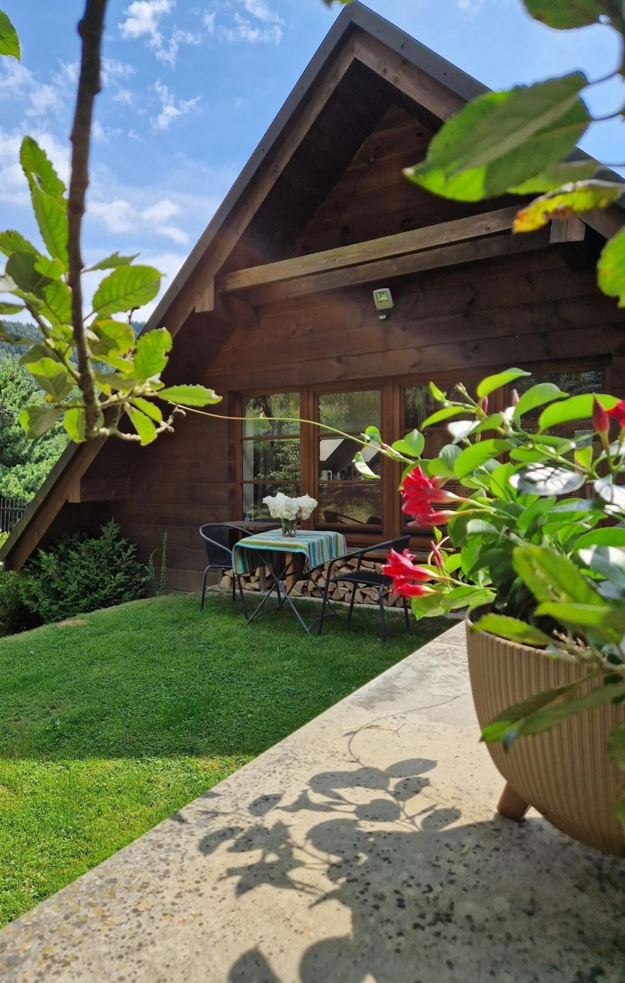 Garden Kurnik Apartment Stroza